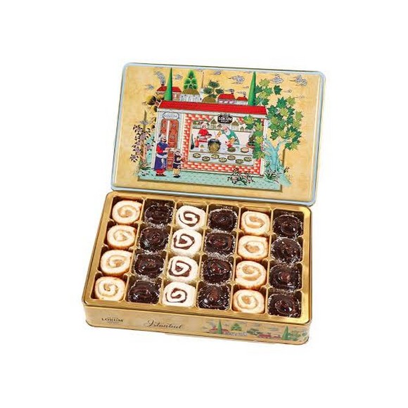 Các hộp lokum và hộp trà Thổ Nhĩ Kỳ xếp trong cửa hàng