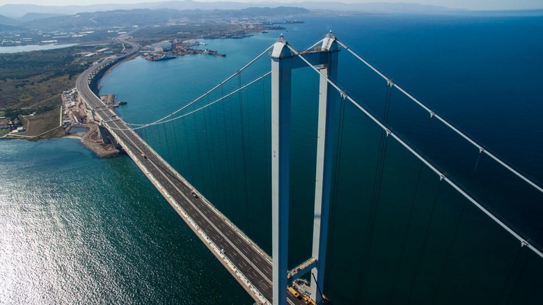 Cầu Osman Gazi nối Istanbul với khu vực Bursa