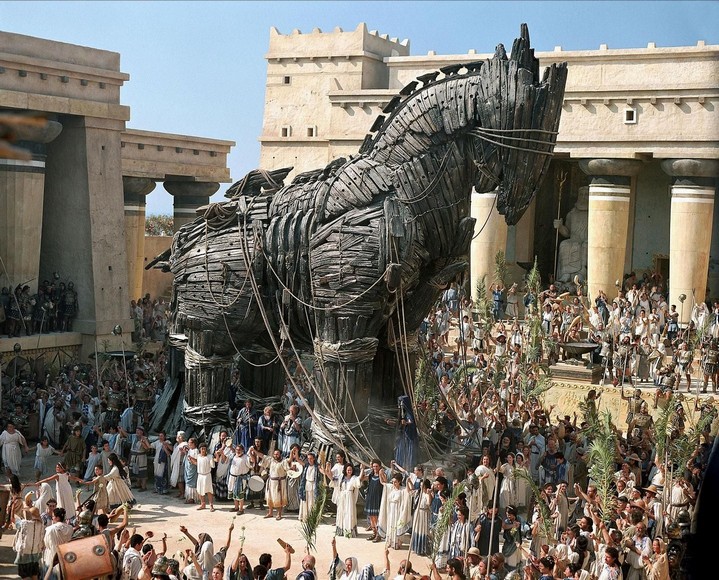 Con ngựa gỗ khổng lồ tại lối vào khu di tích thành cổ Troy