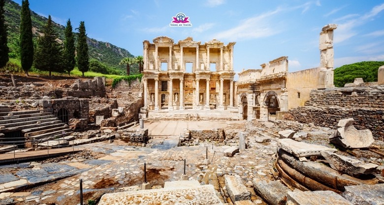 Ghép cảnh Izmir, Kusadasi, Bodrum và thành cổ Ephesus đại diện cho vùng Aegean Thổ Nhĩ Kỳ