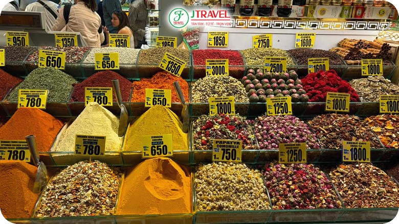 Khu chợ gia vị Thổ Nhĩ Kỳ với đủ loại nguyên liệu ẩm thực truyền thống