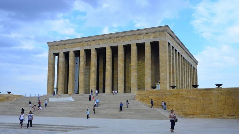  Lăng mộ Atatürk tại Ankara, nơi tưởng niệm người sáng lập nước Cộng hòa Thổ Nhĩ Kỳ