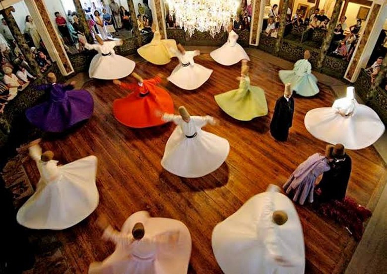 Nghi lễ múa xoay Sema quy mô lớn trong tuần lễ Şeb-i Arus tại Konya