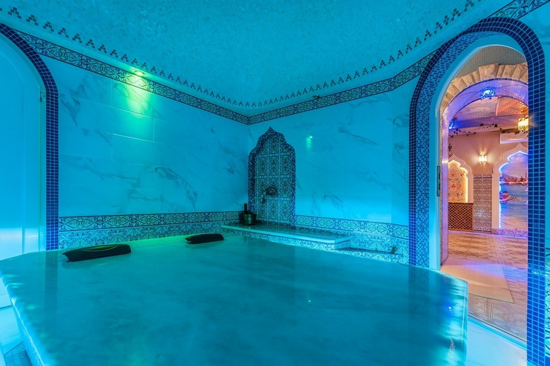  Phiến đá cẩm thạch trung tâm trong một Hammam truyền thống