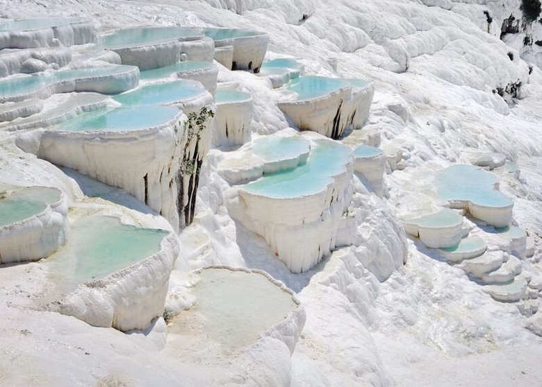Ruộng bậc thang đá vôi trắng Pamukkale