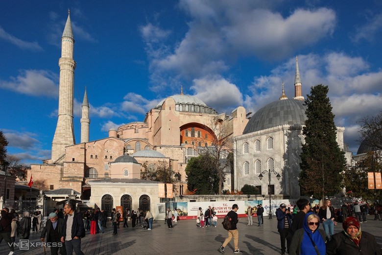 Thánh đường và khu chợ liền kề trong một quần thể külliye Ottoman
