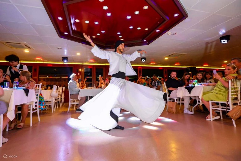 Tiệc tối trên du thuyền Bosphorus kèm show múa truyền thống
