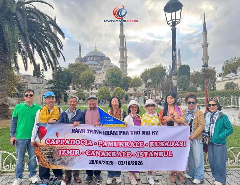 Đoàn khách TravelVietnam Hà Nội khởi hành 26/9 – 3/10/2026 trước Nhà thờ Xanh, Istanbul