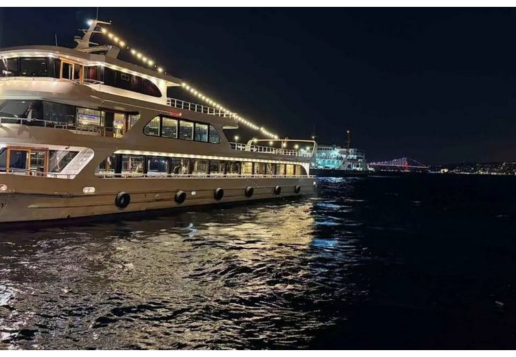 Du thuyền ăn tối trên Bosphorus về đêm