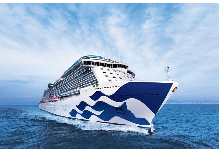 Du thuyền Blue Cruise neo ở một vịnh nhỏ