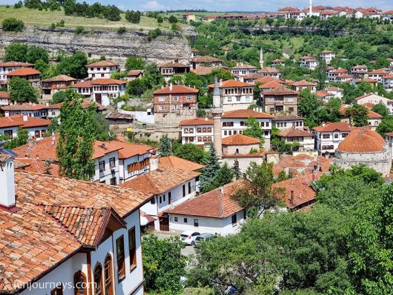 Đồi Hıdırlık nhìn toàn cảnh xuống khu phố cổ Safranbolu