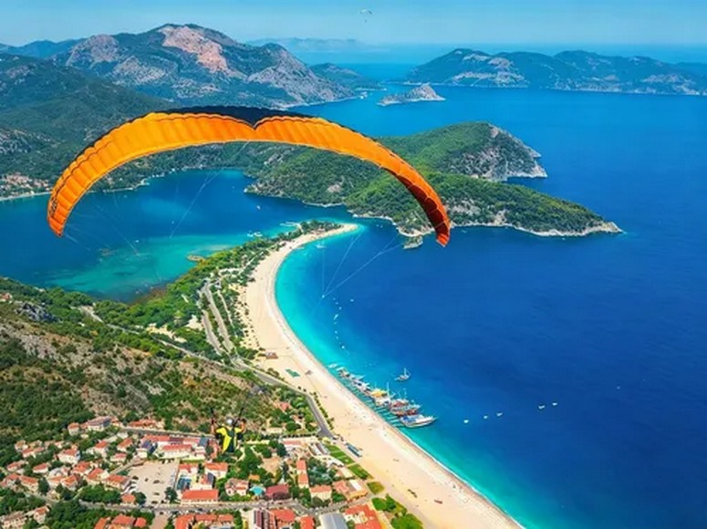 Đầm phá xanh ngọc Oludeniz với dù lượn bay phía trên