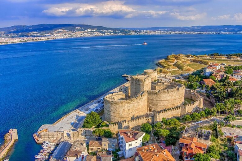 Đường ven biển Çanakkale nối giữa Troy và bán đảo Gallipoli